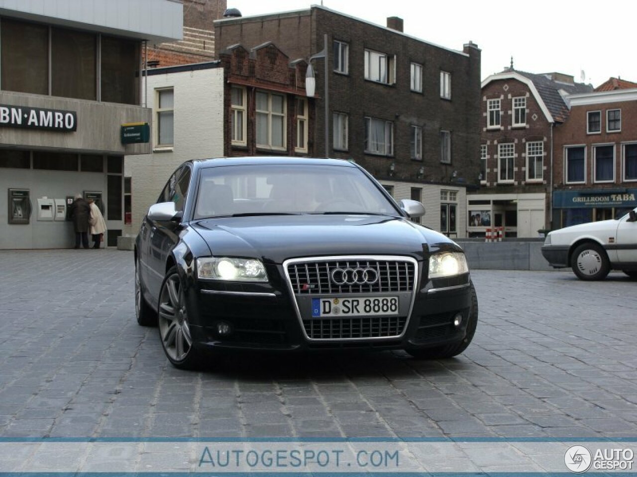 Audi S8 D3