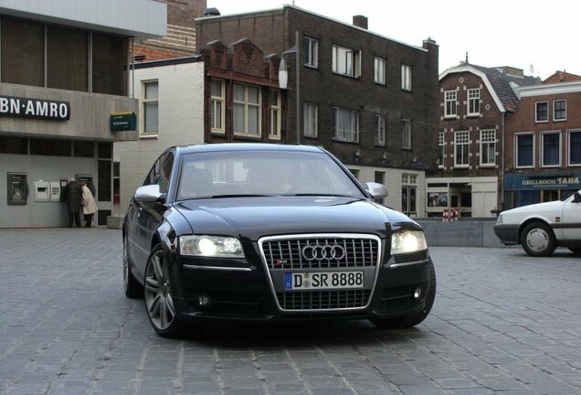 Audi S8 D3