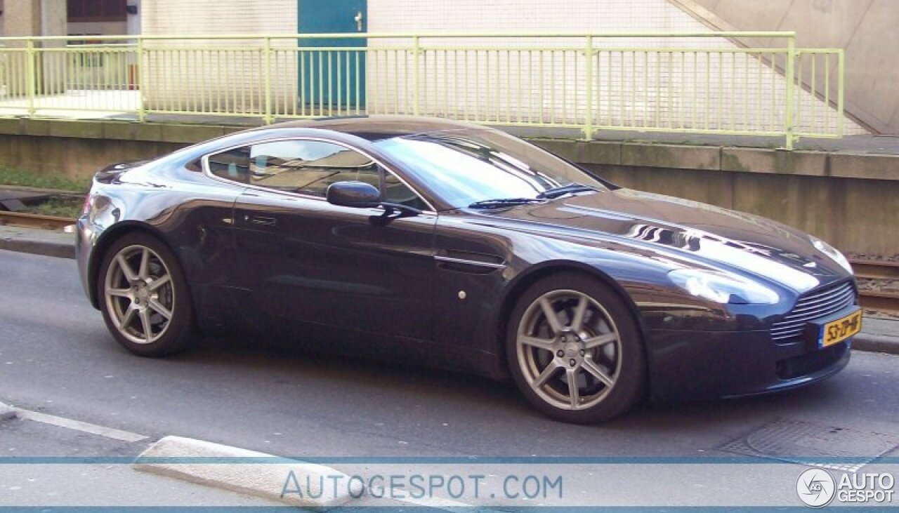 Aston Martin V8 Vantage