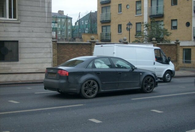 Audi RS4 Sedan