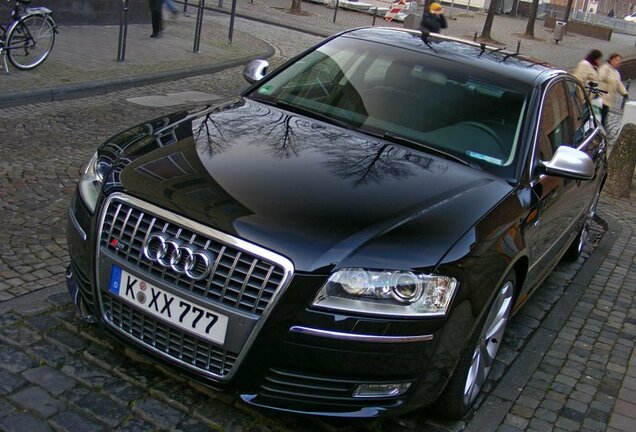 Audi S8 D3