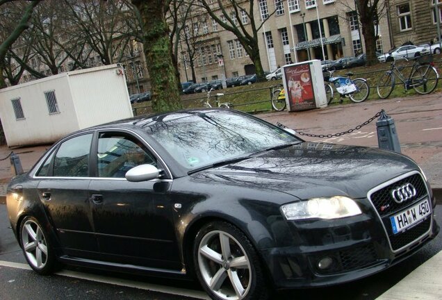 Audi RS4 Sedan