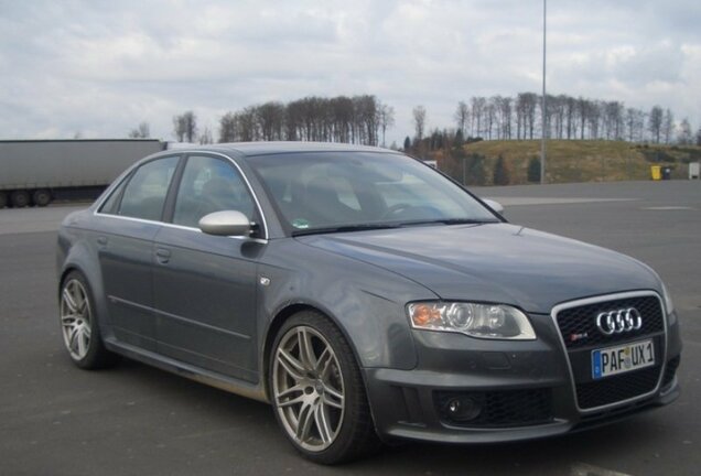 Audi RS4 Sedan