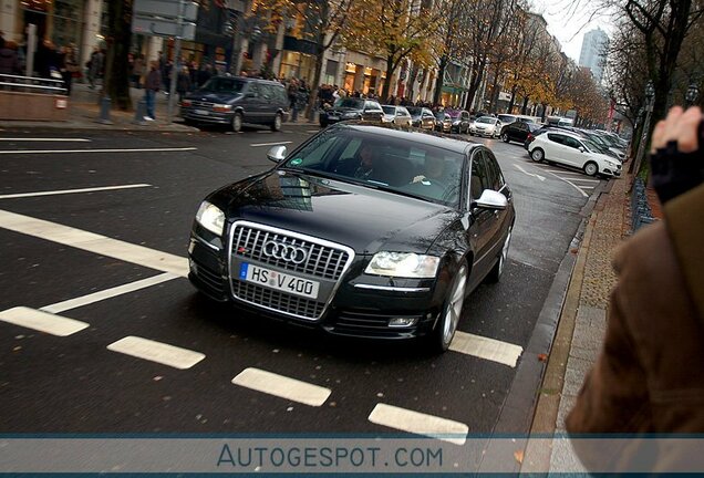 Audi S8 D3