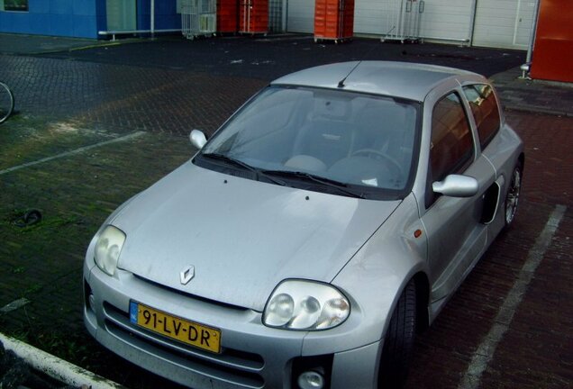 Renault Clio V6