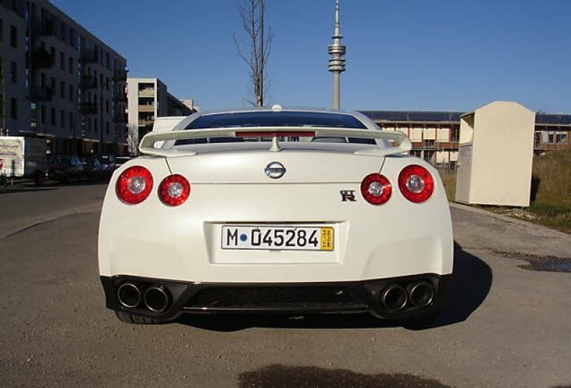 Nissan GT-R