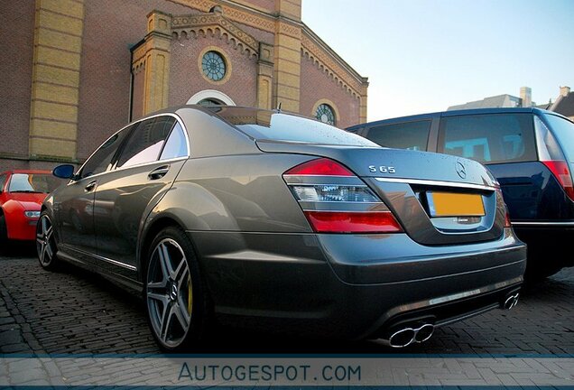 Mercedes-Benz S 65 AMG V221