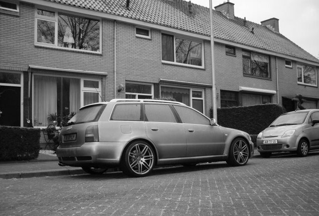 Audi RS4 Avant B5