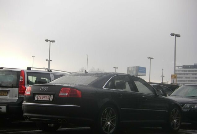 Audi S8 D3