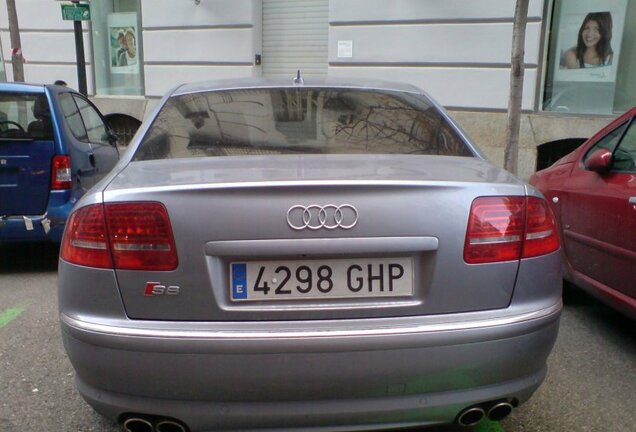 Audi S8 D3