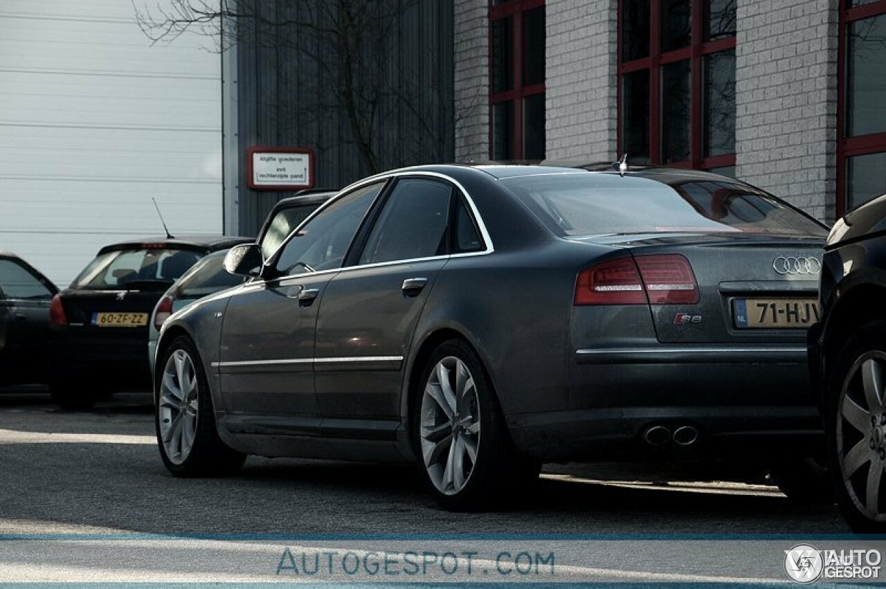 Audi S8 D3