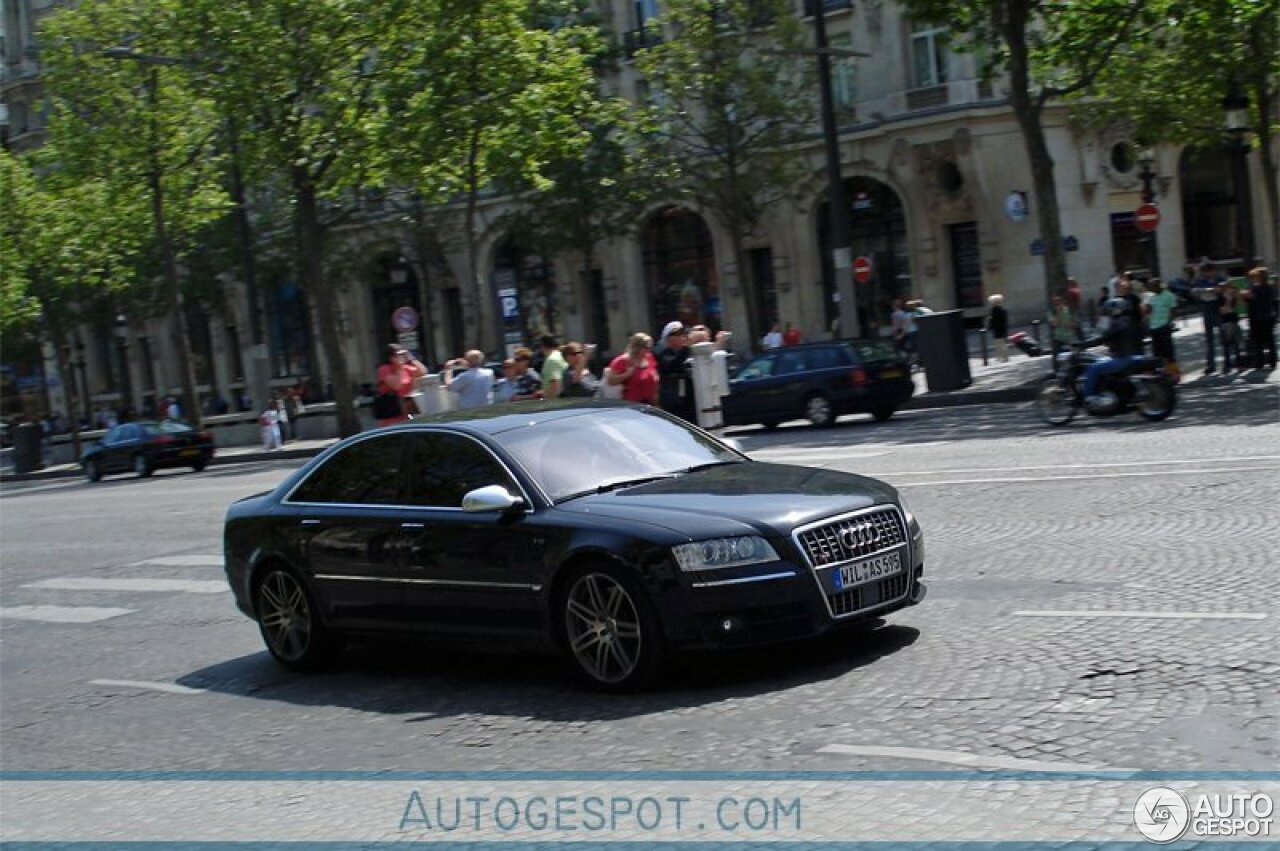 Audi S8 D3