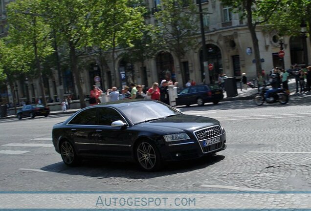 Audi S8 D3