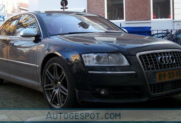 Audi S8 D3