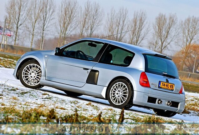 Renault Clio V6