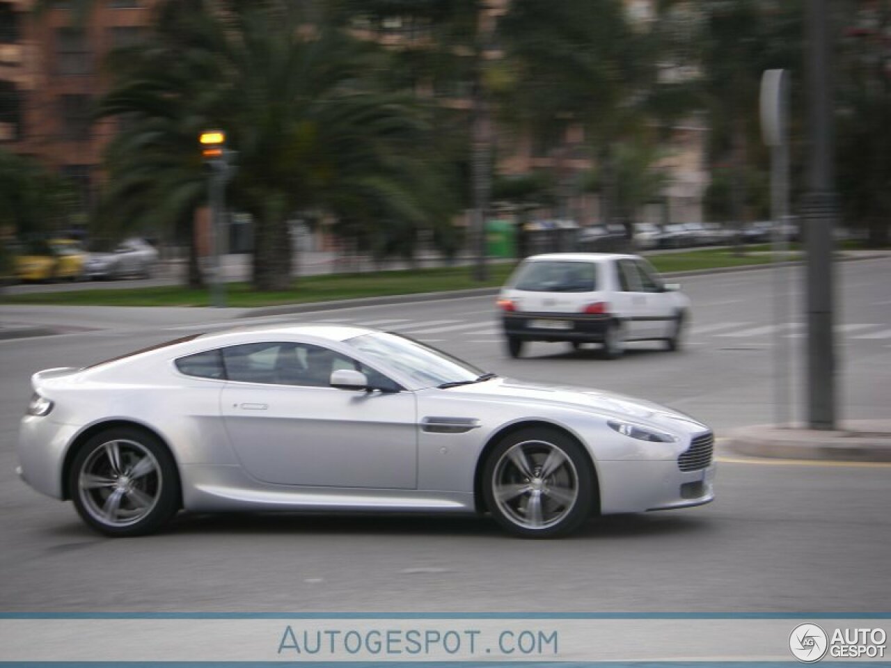 Aston Martin V8 Vantage N400