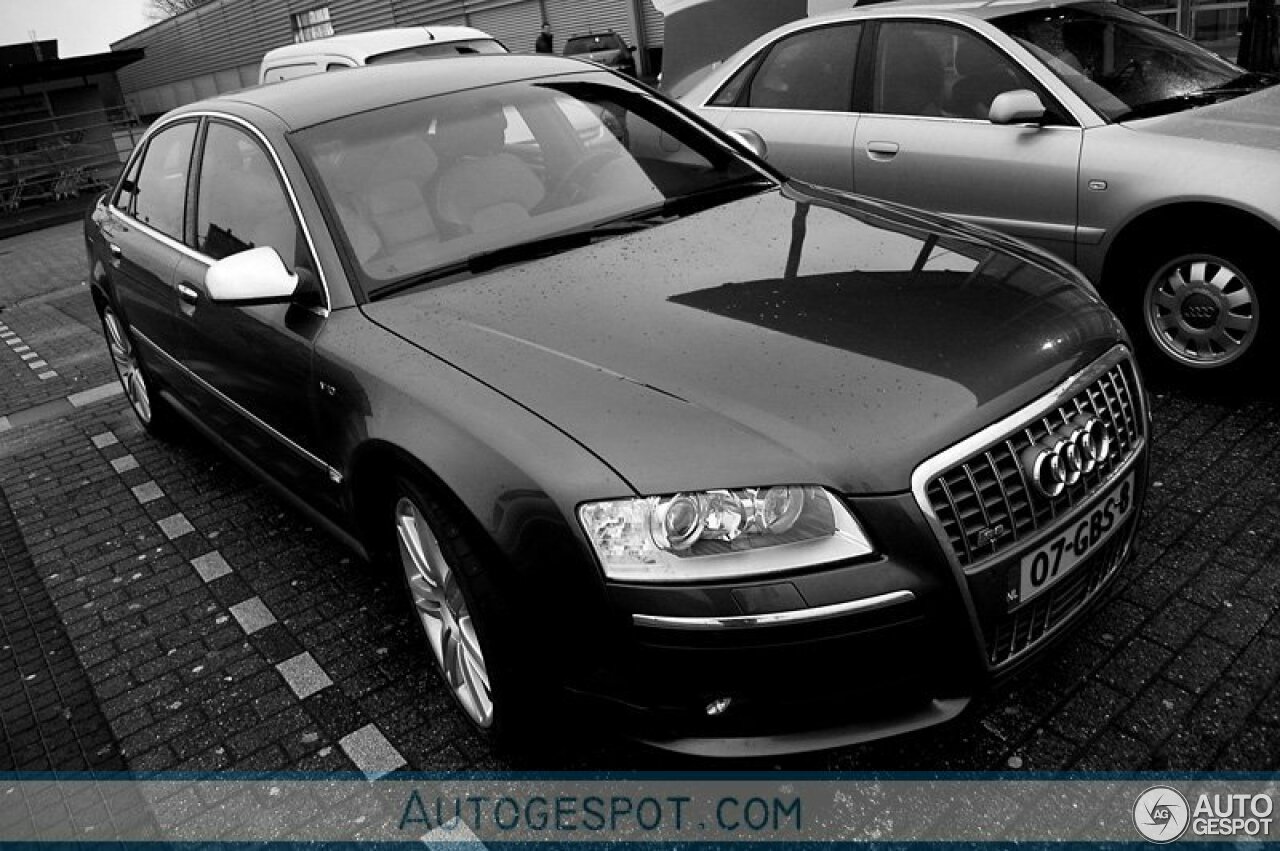 Audi S8 D3