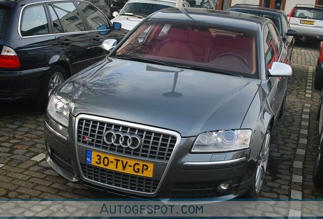 Audi S8 D3