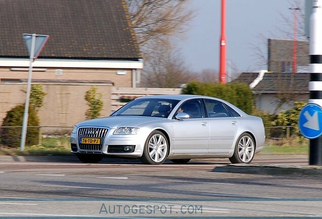 Audi S8 D3