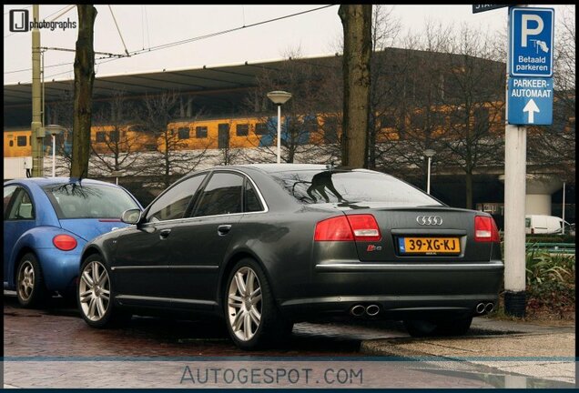 Audi S8 D3