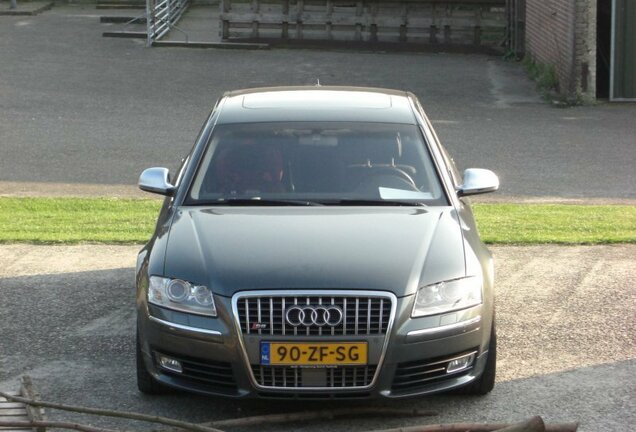 Audi S8 D3