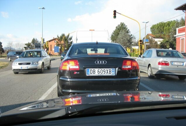 Audi S8 D3