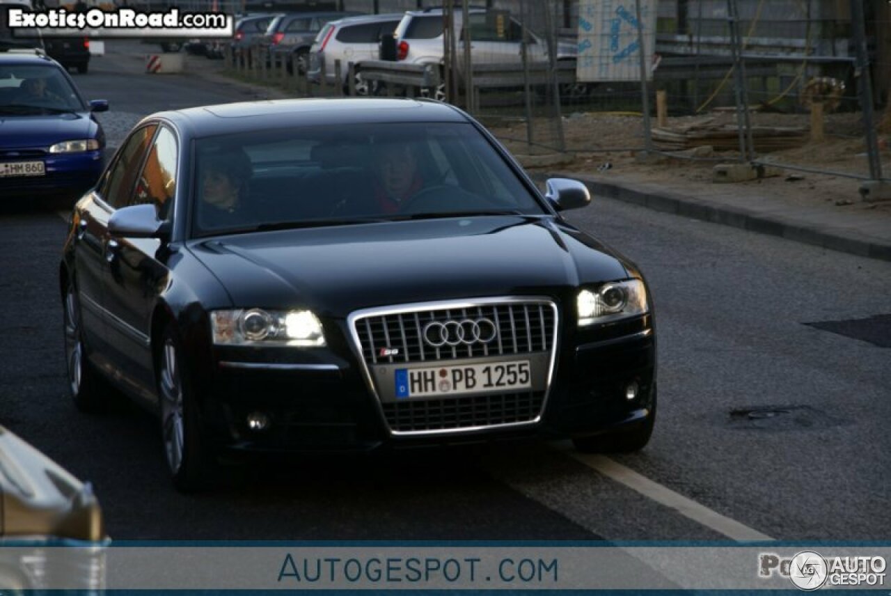 Audi S8 D3