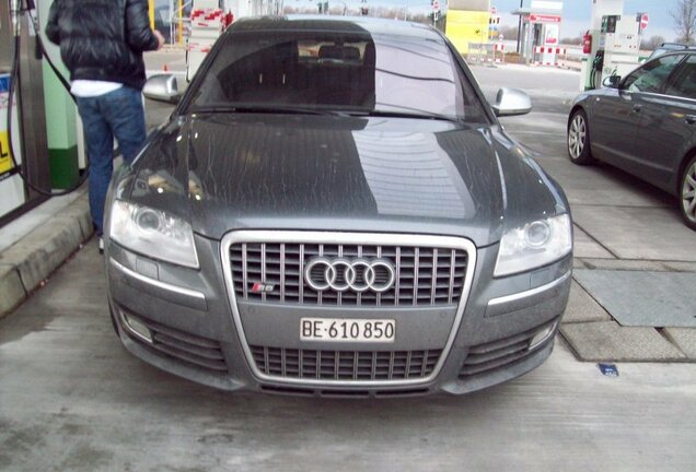 Audi S8 D3