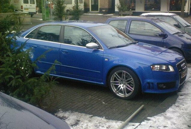 Audi RS4 Sedan