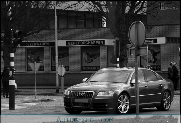 Audi S8 D3