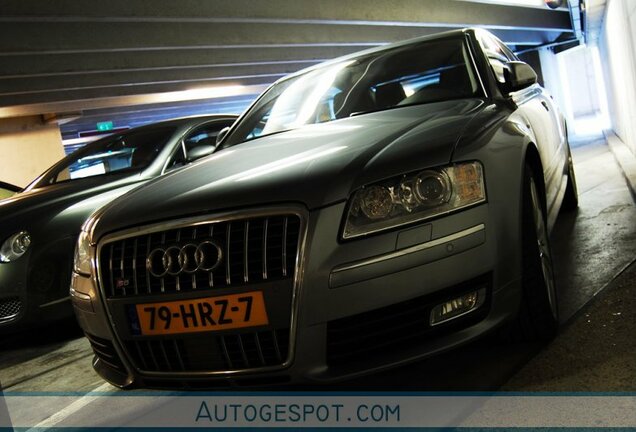 Audi S8 D3