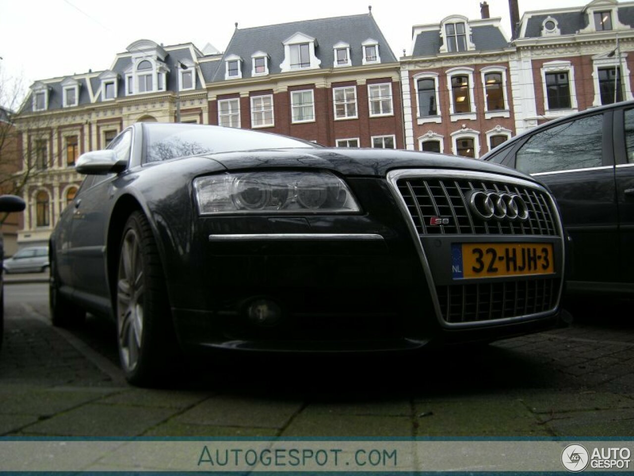 Audi S8 D3