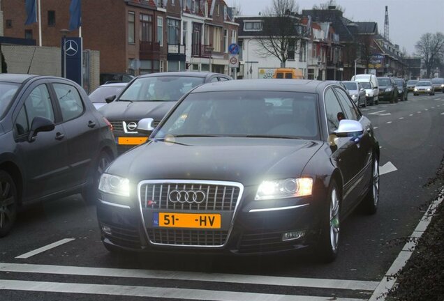 Audi S8 D3