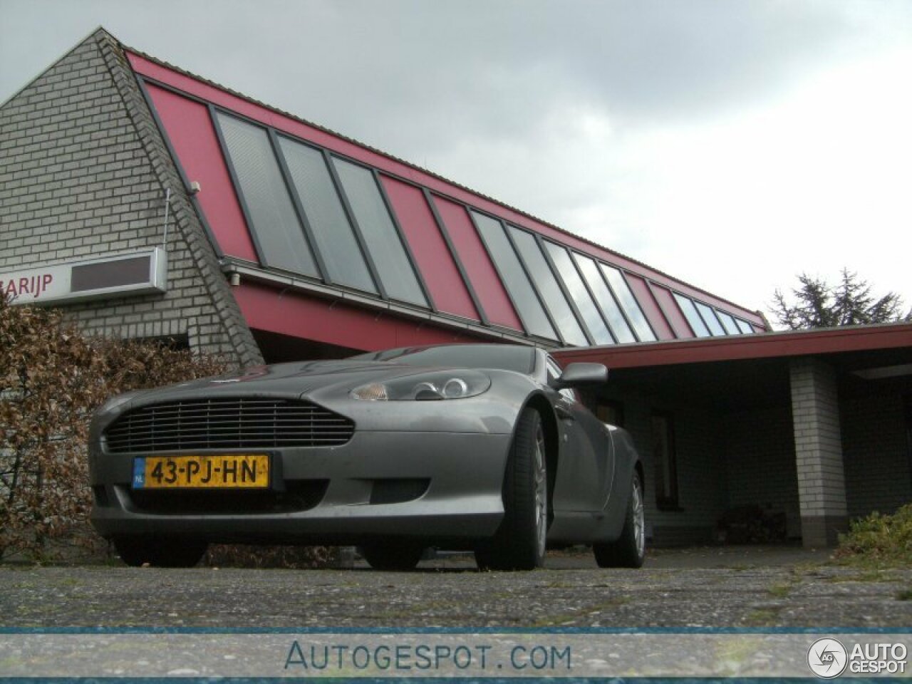 Aston Martin DB9