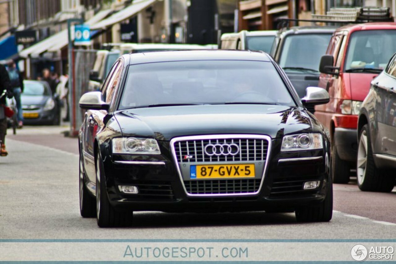 Audi S8 D3
