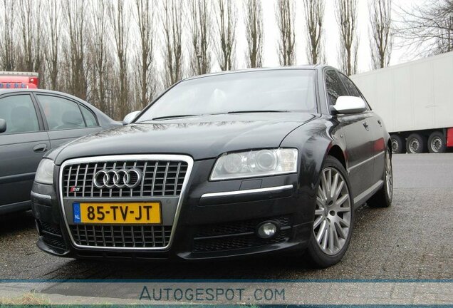 Audi S8 D3