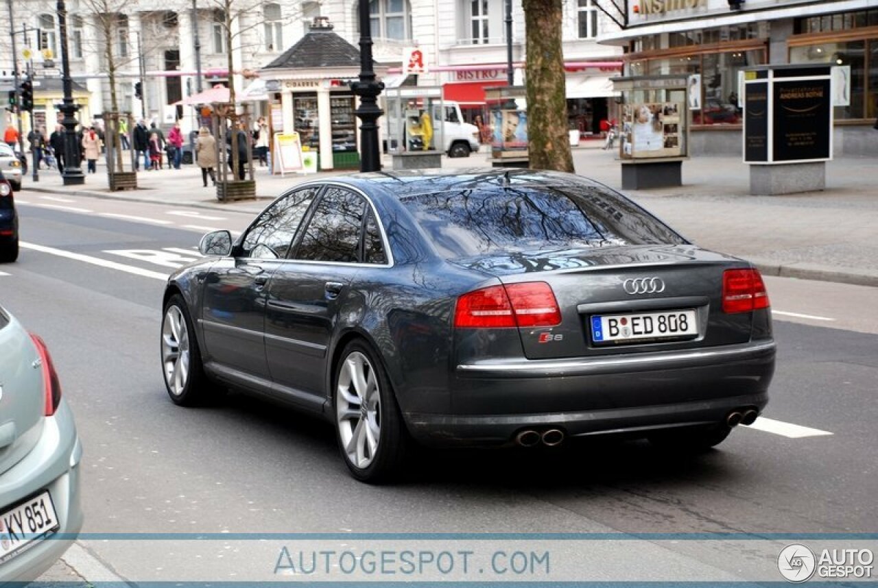 Audi S8 D3