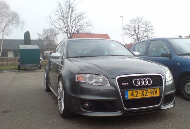 Audi RS4 Sedan