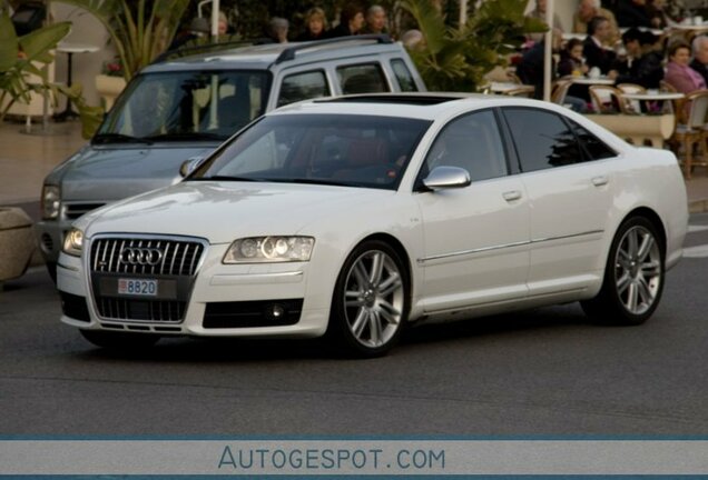 Audi S8 D3