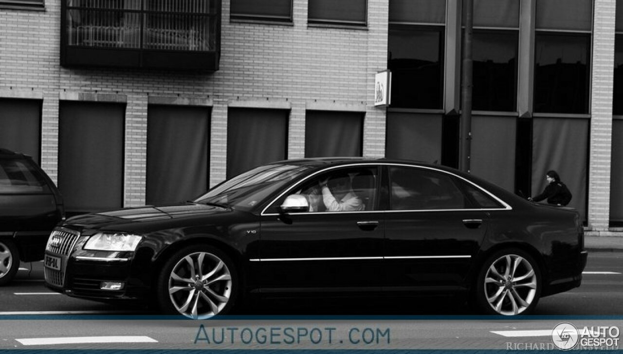 Audi S8 D3