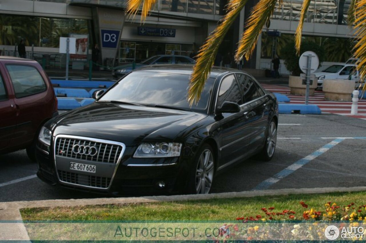 Audi S8 D3