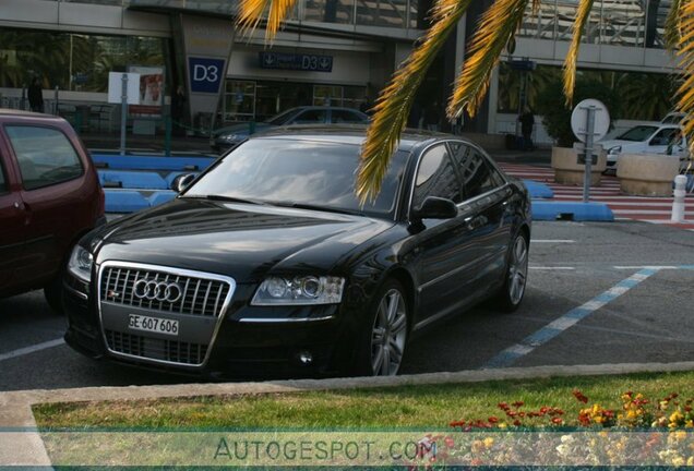 Audi S8 D3