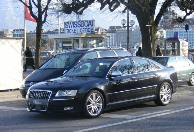 Audi S8 D3