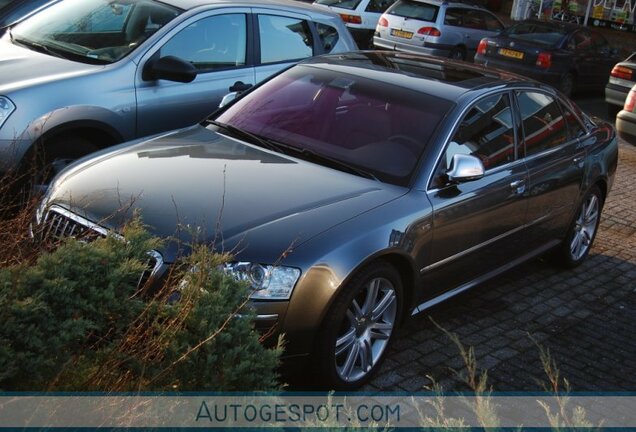 Audi S8 D3