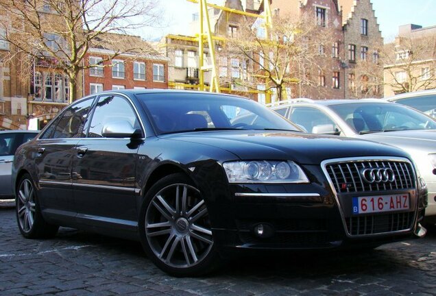 Audi S8 D3