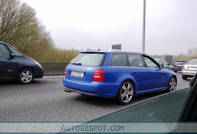 Audi RS4 Avant B5