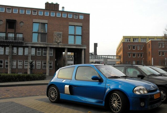 Renault Clio V6