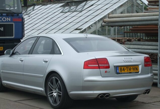 Audi S8 D3