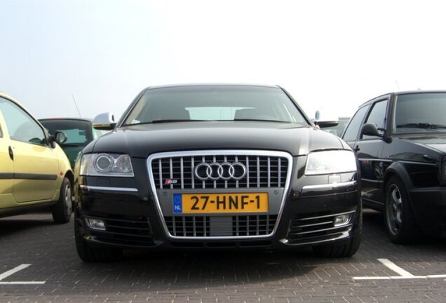 Audi S8 D3