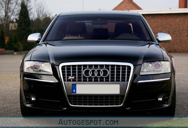 Audi S8 D3